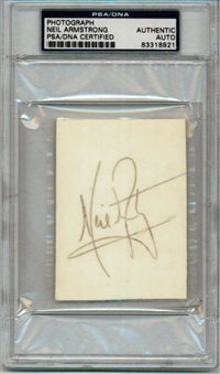 Neil Armstrong Autograph PSA/DNA Authenticated 